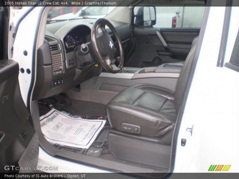 White / Graphite/Titanium 2005 Nissan Titan LE Crew Cab 4x4