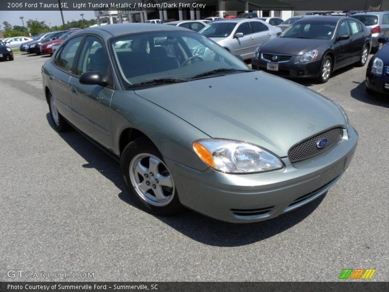 Light Tundra Metallic / Medium/Dark Flint Grey 2006 Ford Taurus SE