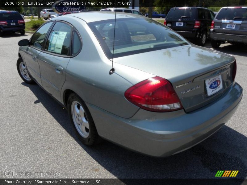 Light Tundra Metallic / Medium/Dark Flint Grey 2006 Ford Taurus SE