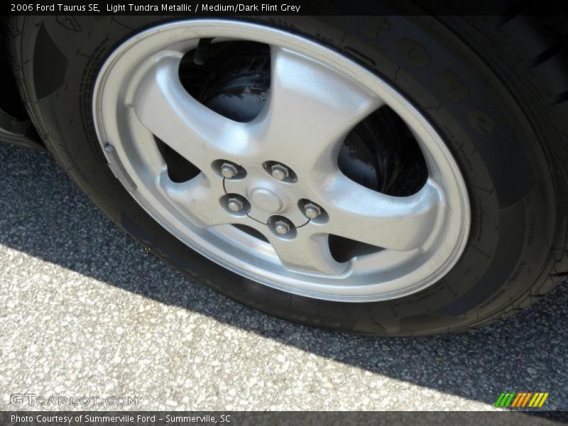 Light Tundra Metallic / Medium/Dark Flint Grey 2006 Ford Taurus SE