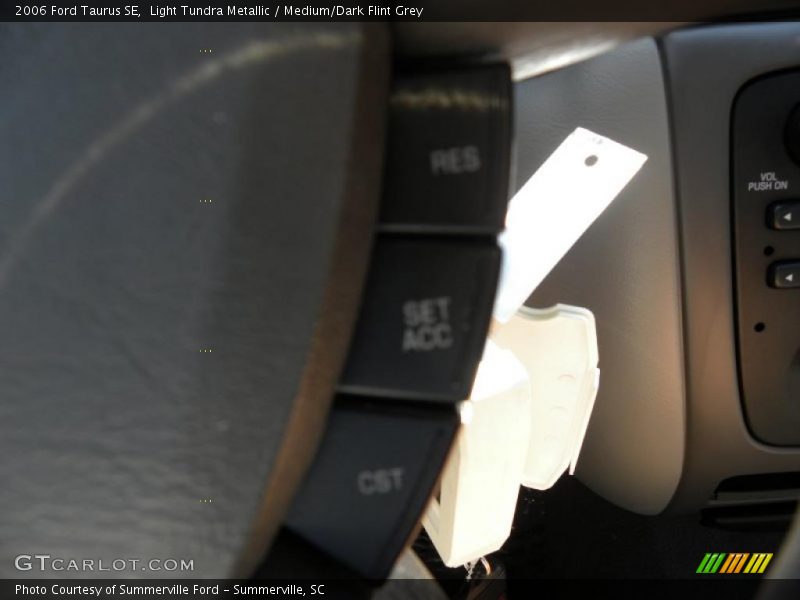 Light Tundra Metallic / Medium/Dark Flint Grey 2006 Ford Taurus SE