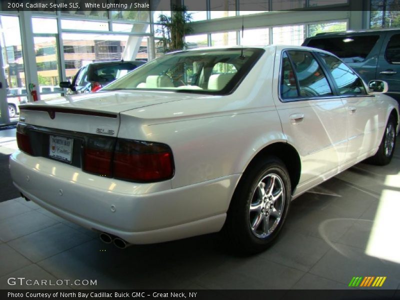 White Lightning / Shale 2004 Cadillac Seville SLS
