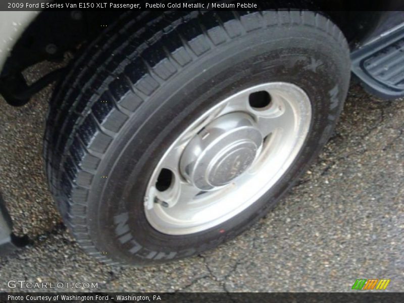 Pueblo Gold Metallic / Medium Pebble 2009 Ford E Series Van E150 XLT Passenger