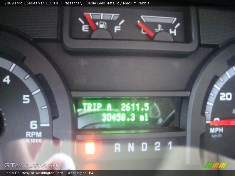 Pueblo Gold Metallic / Medium Pebble 2009 Ford E Series Van E150 XLT Passenger