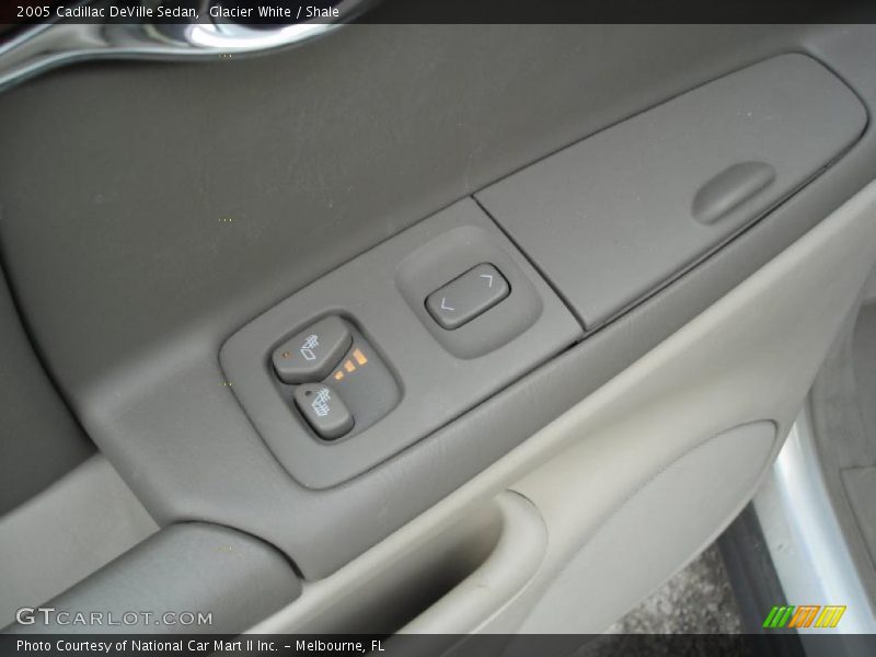 Glacier White / Shale 2005 Cadillac DeVille Sedan
