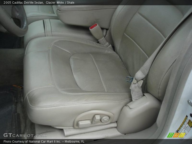 Glacier White / Shale 2005 Cadillac DeVille Sedan