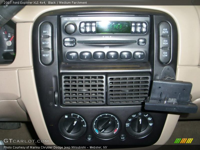 Black / Medium Parchment 2005 Ford Explorer XLS 4x4