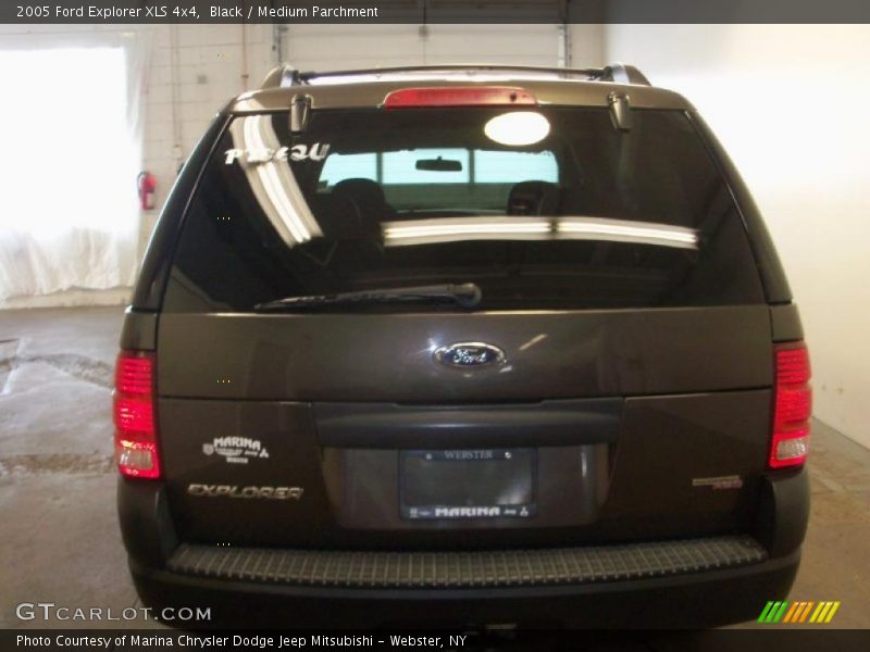 Black / Medium Parchment 2005 Ford Explorer XLS 4x4