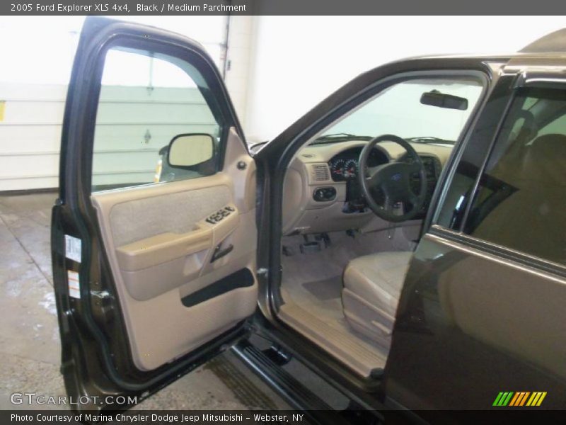 Black / Medium Parchment 2005 Ford Explorer XLS 4x4