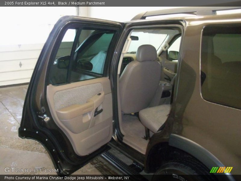 Black / Medium Parchment 2005 Ford Explorer XLS 4x4