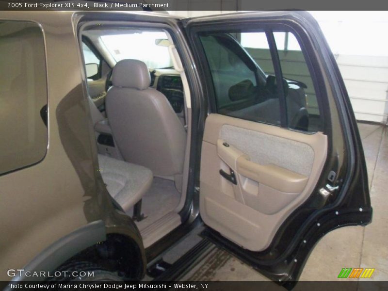 Black / Medium Parchment 2005 Ford Explorer XLS 4x4