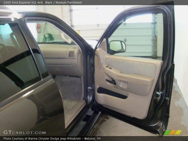 Black / Medium Parchment 2005 Ford Explorer XLS 4x4