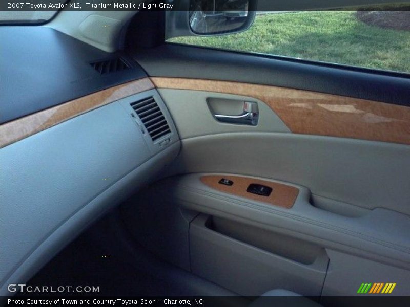 Titanium Metallic / Light Gray 2007 Toyota Avalon XLS