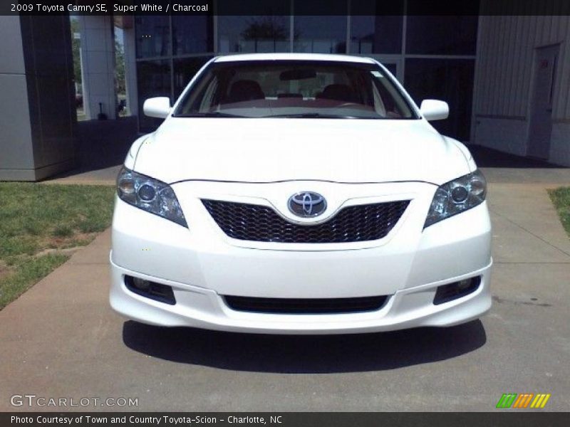 Super White / Charcoal 2009 Toyota Camry SE