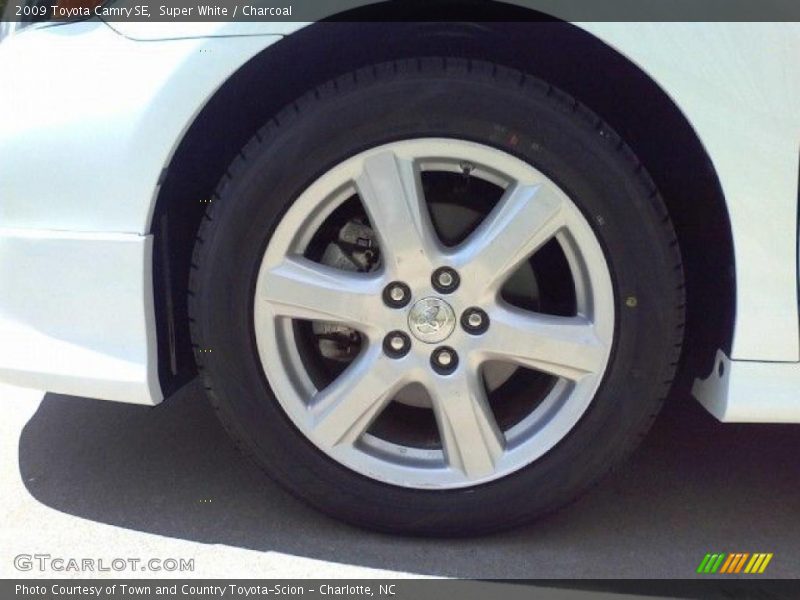 Super White / Charcoal 2009 Toyota Camry SE