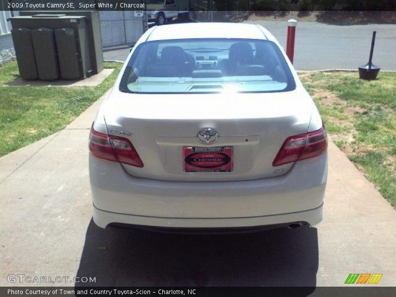 Super White / Charcoal 2009 Toyota Camry SE