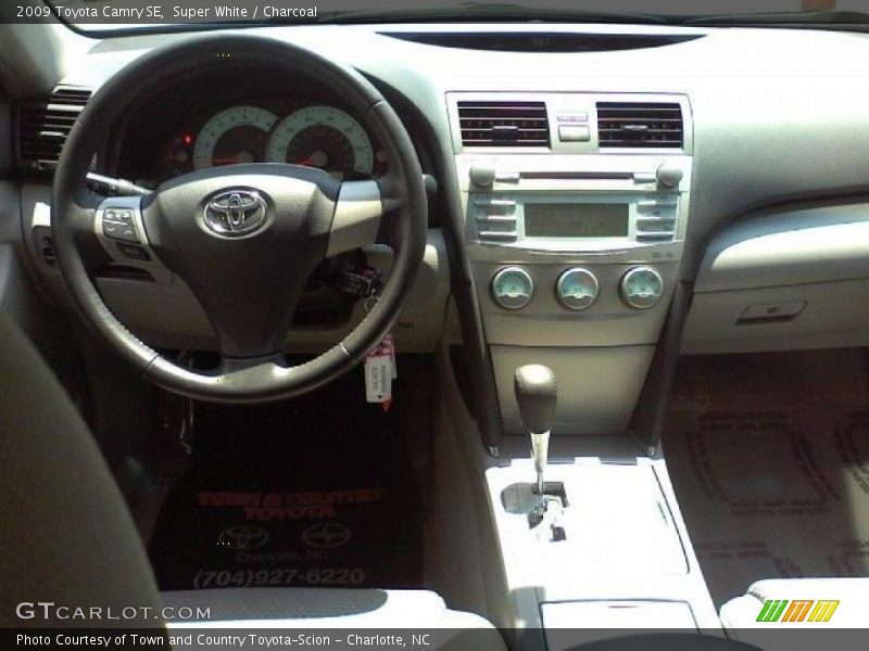 Super White / Charcoal 2009 Toyota Camry SE