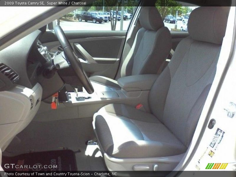 Super White / Charcoal 2009 Toyota Camry SE