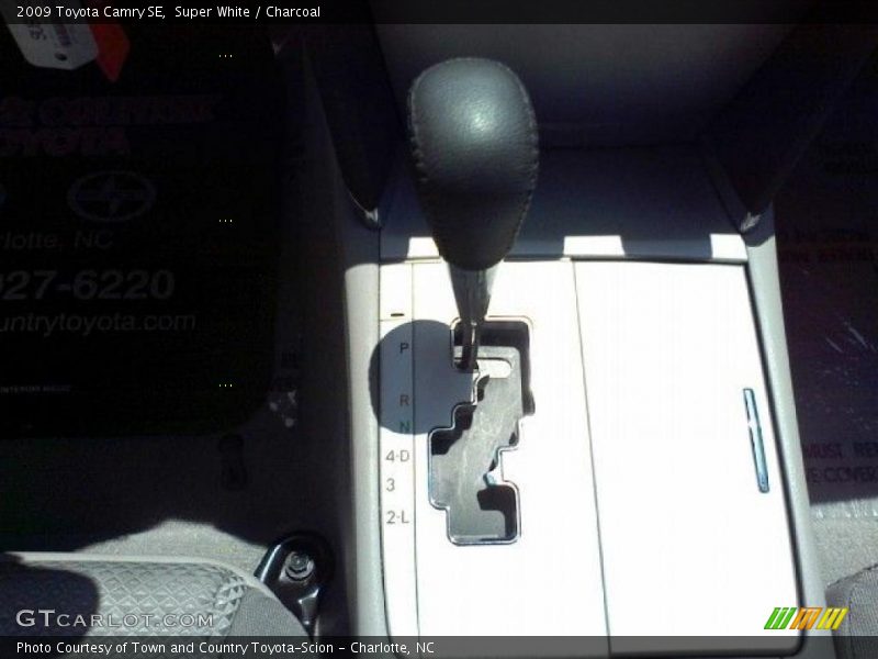 Super White / Charcoal 2009 Toyota Camry SE
