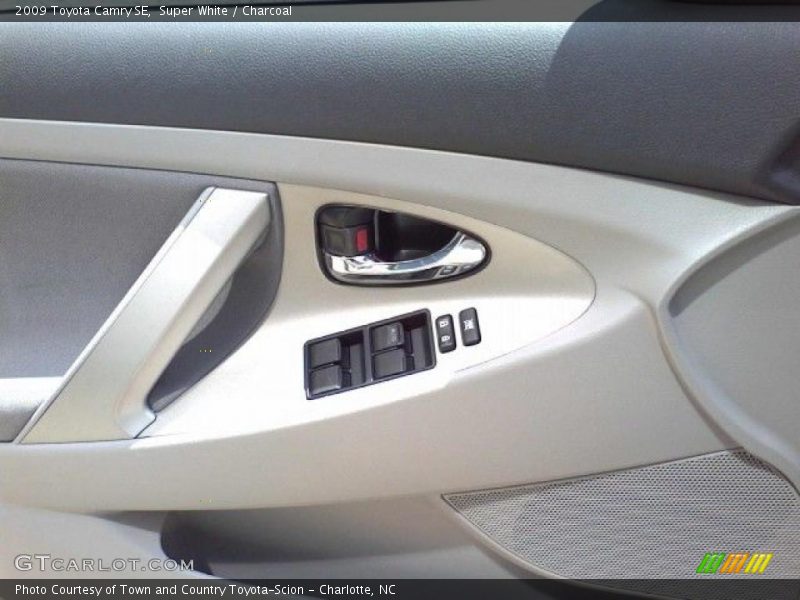 Super White / Charcoal 2009 Toyota Camry SE