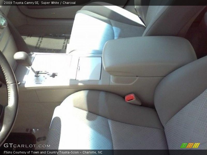 Super White / Charcoal 2009 Toyota Camry SE