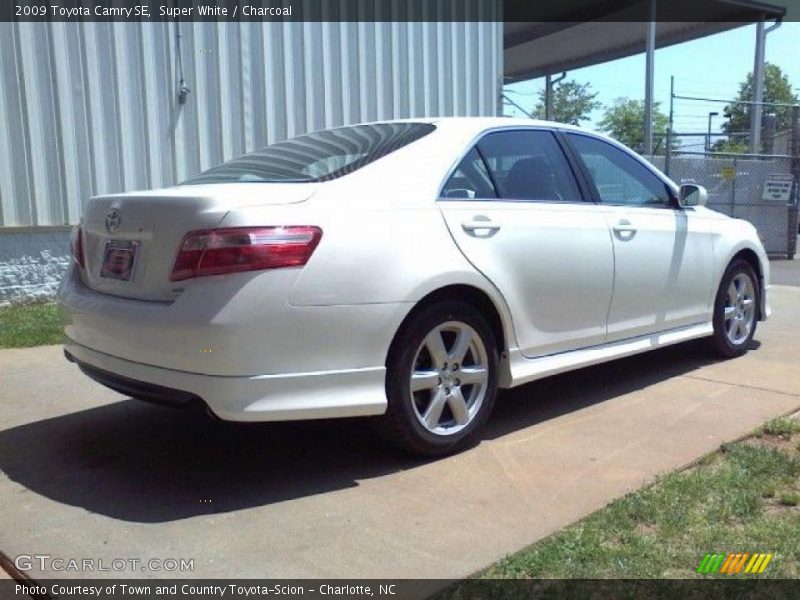 Super White / Charcoal 2009 Toyota Camry SE