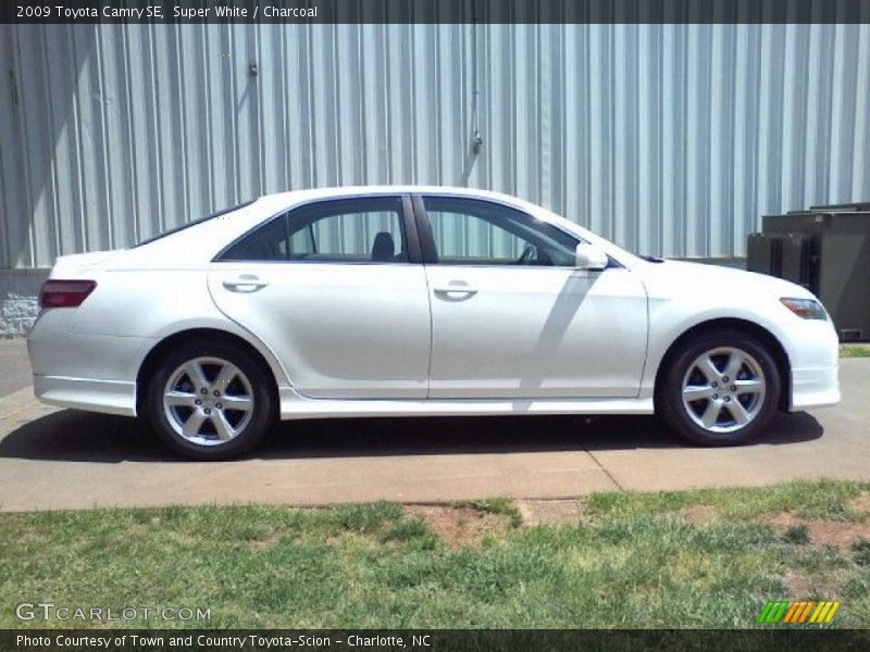 Super White / Charcoal 2009 Toyota Camry SE