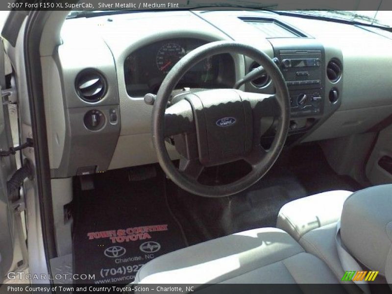 Silver Metallic / Medium Flint 2007 Ford F150 XL SuperCab