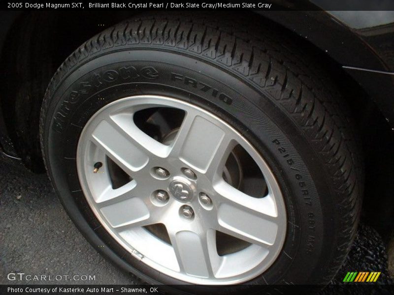 Brilliant Black Crystal Pearl / Dark Slate Gray/Medium Slate Gray 2005 Dodge Magnum SXT