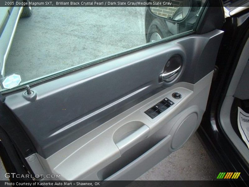 Brilliant Black Crystal Pearl / Dark Slate Gray/Medium Slate Gray 2005 Dodge Magnum SXT