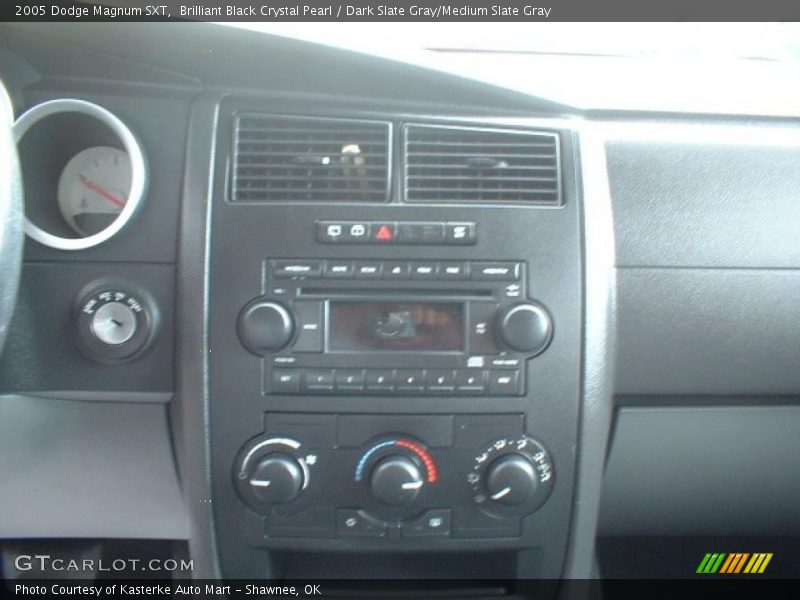 Brilliant Black Crystal Pearl / Dark Slate Gray/Medium Slate Gray 2005 Dodge Magnum SXT