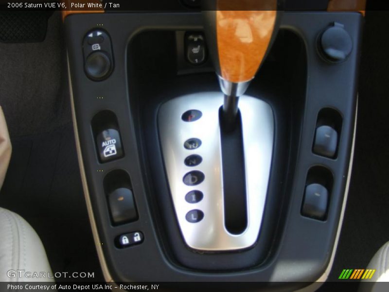 Polar White / Tan 2006 Saturn VUE V6