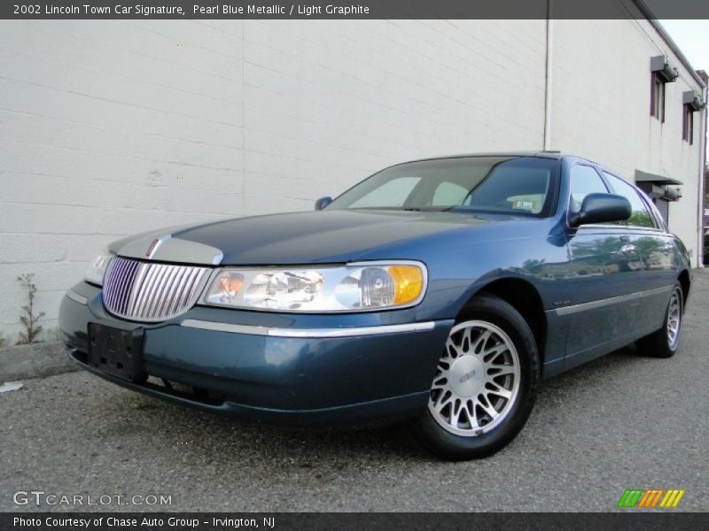 Pearl Blue Metallic / Light Graphite 2002 Lincoln Town Car Signature