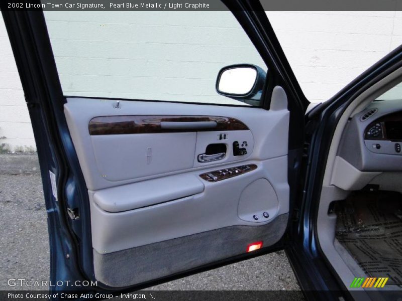 Pearl Blue Metallic / Light Graphite 2002 Lincoln Town Car Signature