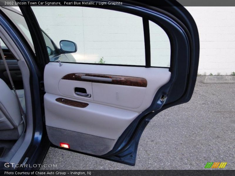 Pearl Blue Metallic / Light Graphite 2002 Lincoln Town Car Signature
