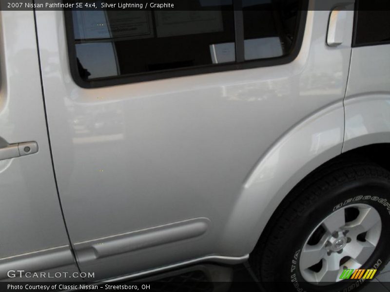 Silver Lightning / Graphite 2007 Nissan Pathfinder SE 4x4