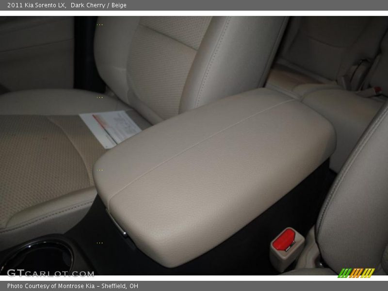 Dark Cherry / Beige 2011 Kia Sorento LX