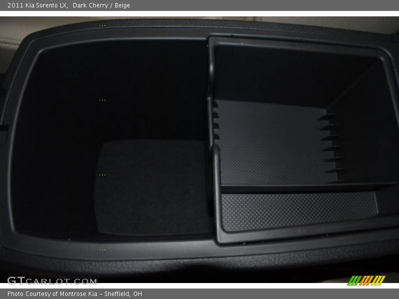 Dark Cherry / Beige 2011 Kia Sorento LX