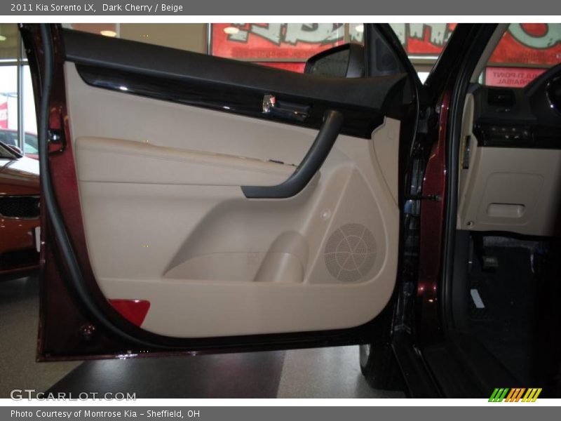 Dark Cherry / Beige 2011 Kia Sorento LX
