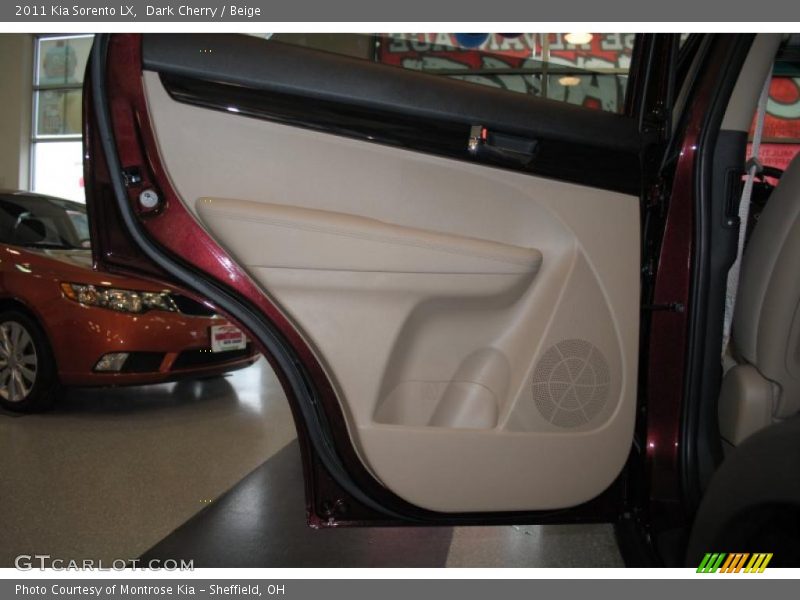 Dark Cherry / Beige 2011 Kia Sorento LX