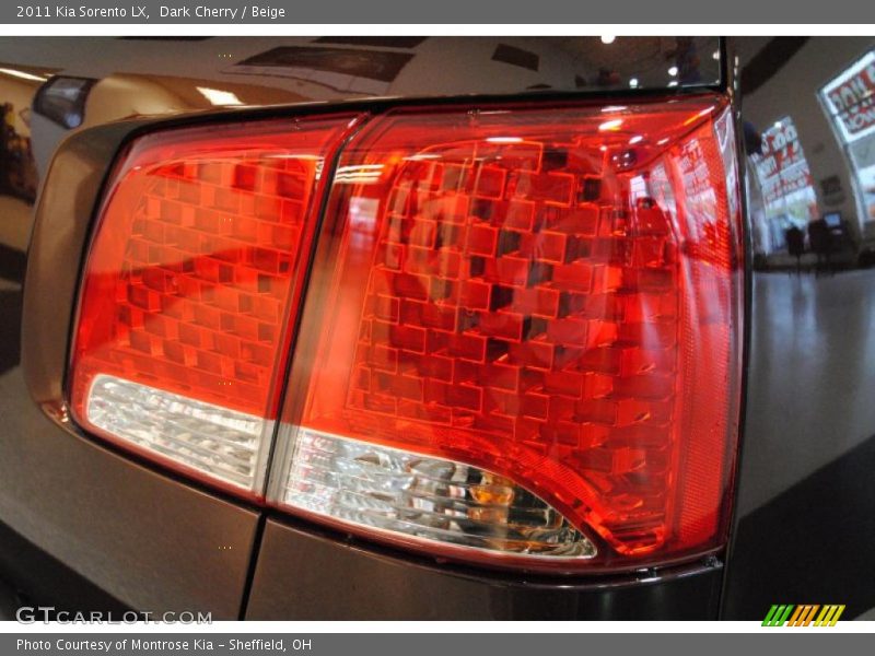 Dark Cherry / Beige 2011 Kia Sorento LX