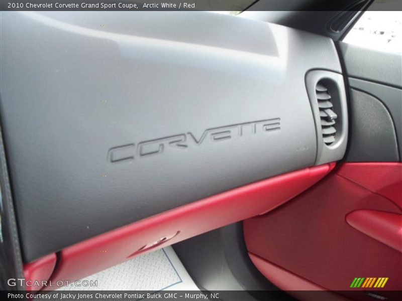 Arctic White / Red 2010 Chevrolet Corvette Grand Sport Coupe