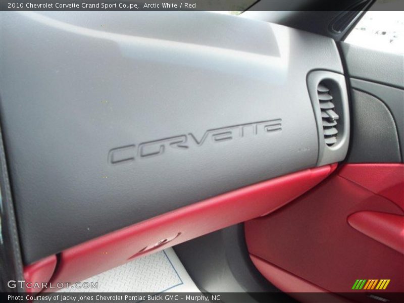 Arctic White / Red 2010 Chevrolet Corvette Grand Sport Coupe