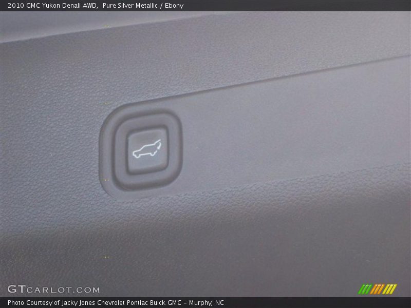 Pure Silver Metallic / Ebony 2010 GMC Yukon Denali AWD