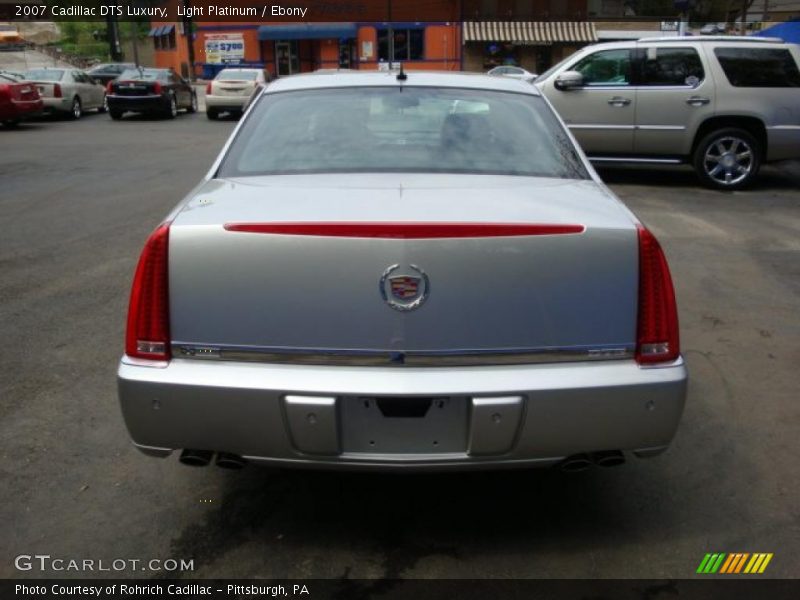 Light Platinum / Ebony 2007 Cadillac DTS Luxury