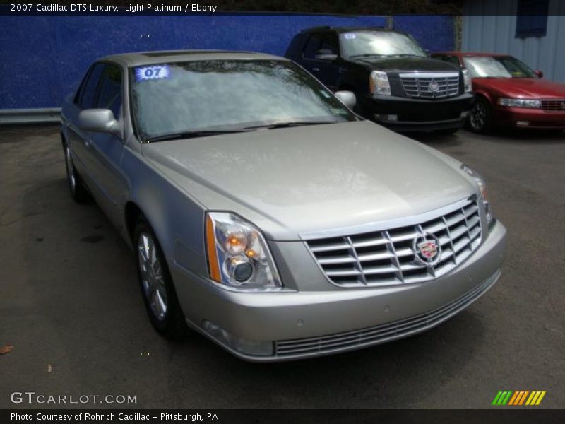 Light Platinum / Ebony 2007 Cadillac DTS Luxury
