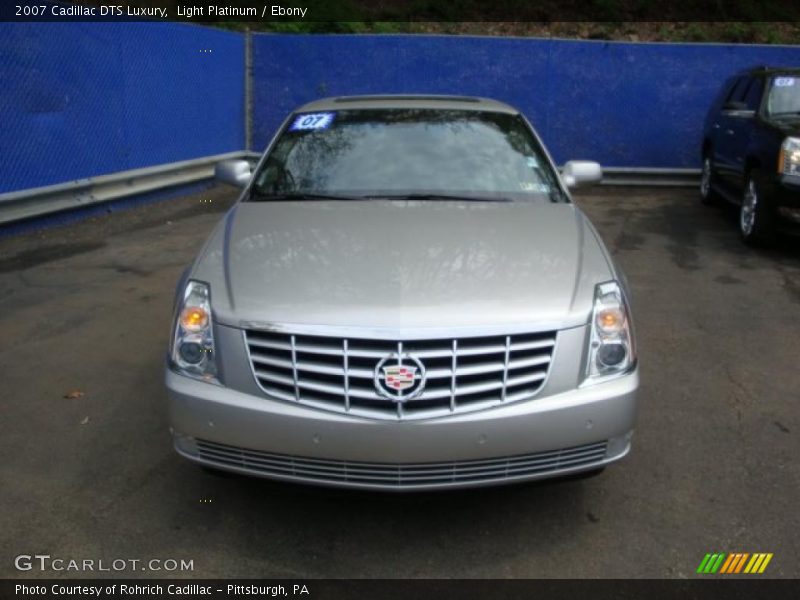 Light Platinum / Ebony 2007 Cadillac DTS Luxury