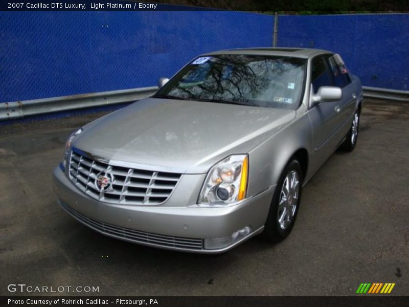 Light Platinum / Ebony 2007 Cadillac DTS Luxury