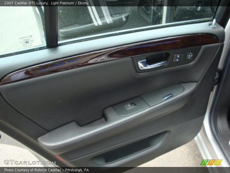 Light Platinum / Ebony 2007 Cadillac DTS Luxury