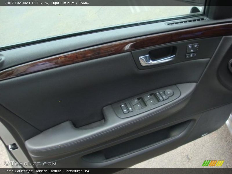 Light Platinum / Ebony 2007 Cadillac DTS Luxury